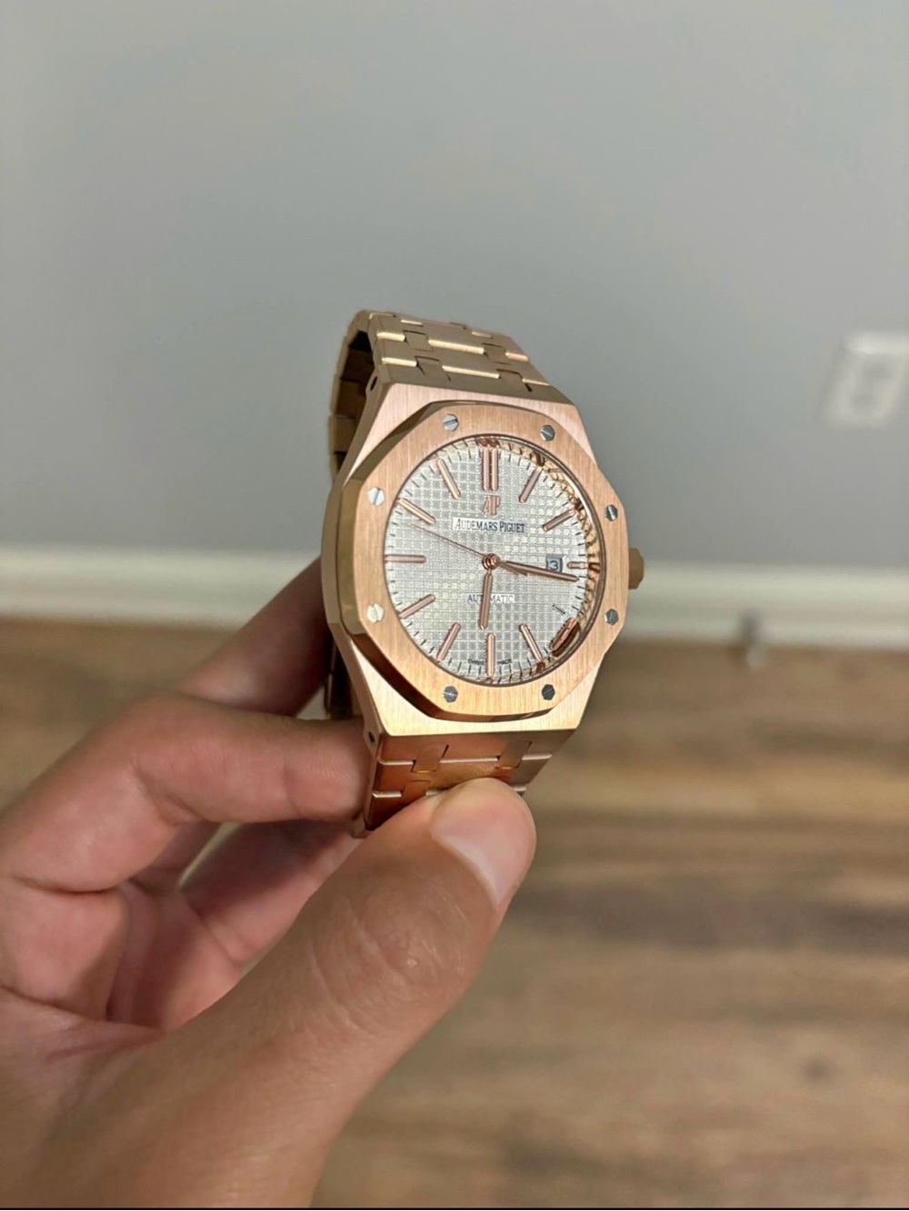 High end watch